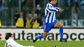 FC Porto frente à Lazio: Muita bola entre Baía e Derlei