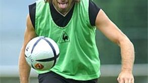 Avançado Romeu reforça ataque