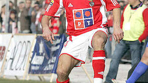 Robert imita Eusébio