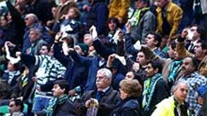 Lenços brancos no adeus à UEFA