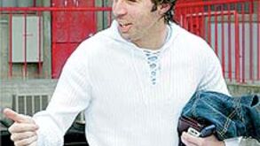 Carlitos parte optimista e sem mágoas