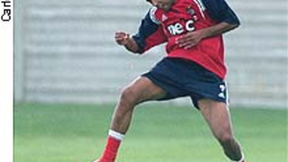 Entrevista de Pierre van Hooijdonk dá lugar a multa