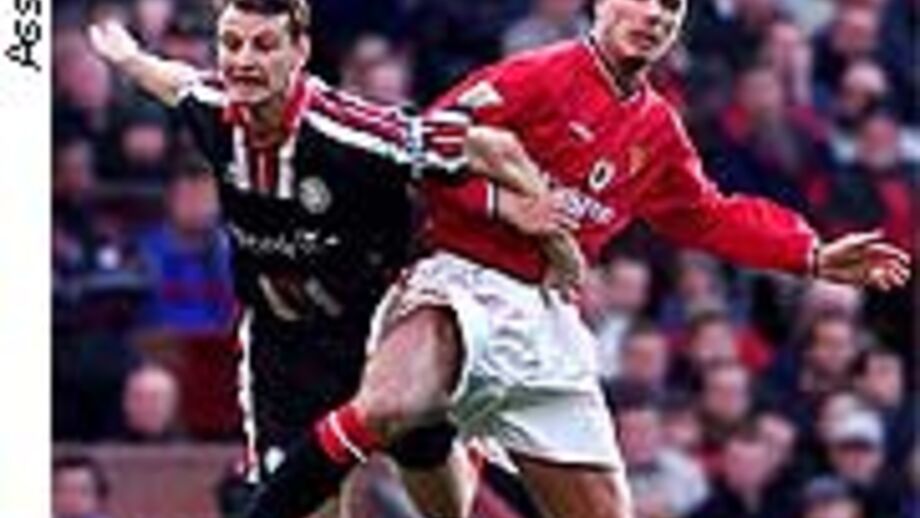 Manchester United assume liderança da Premier League