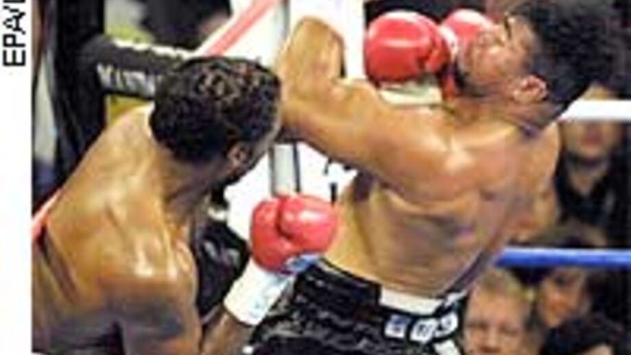 «Sir» Lennox Lewis educa «selvagem» David Tua