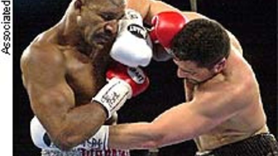 John Ruiz «rouba» título mundial de pesados a Evander Holyfield