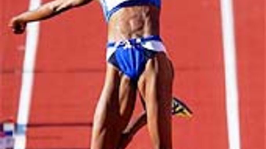 Mundiais: Fiona May ganha ouro no salto em comprimento