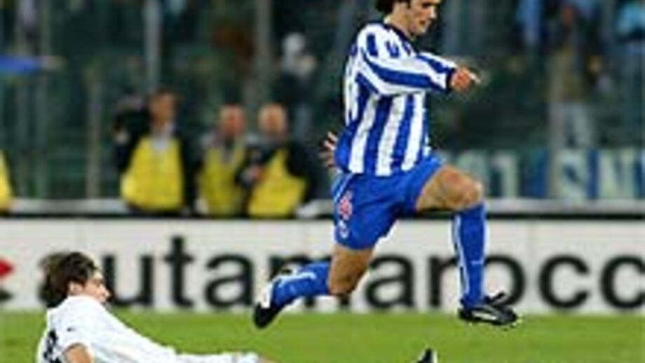 FC Porto frente à Lazio: Muita bola entre Baía e Derlei