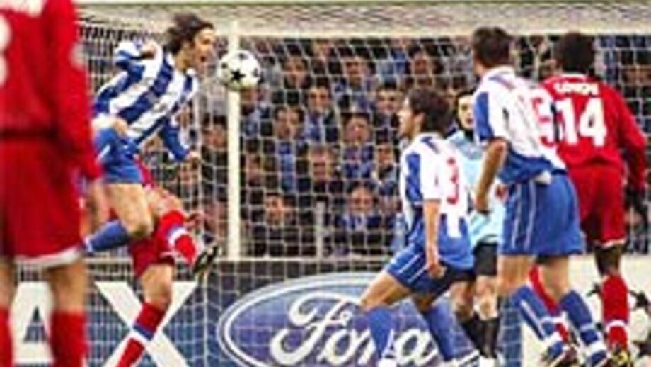 FC Porto frente ao Lyon: Ricardo atingiu o coração do Lyon