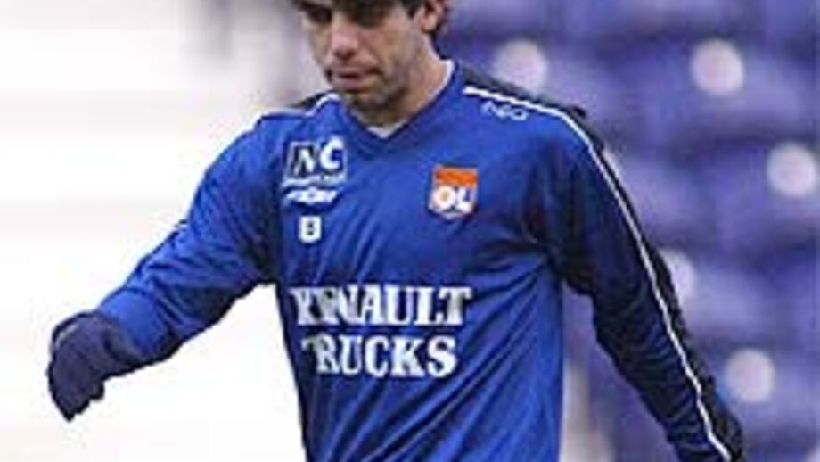 Juninho Pernambucano destaca bom momento do Lyon