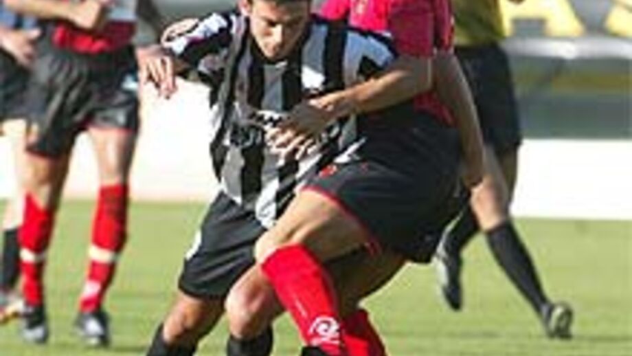 Varzim-Penafiel, 2-2: Empate penaliza ineficácia