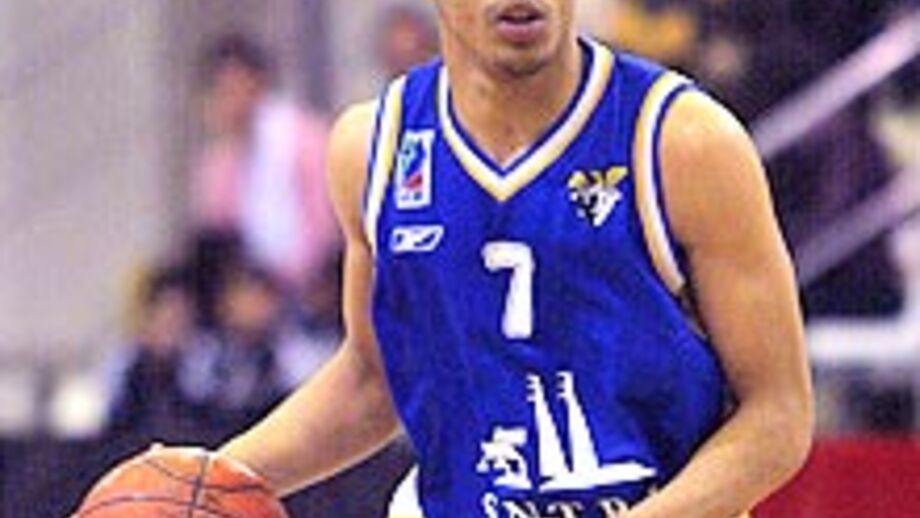 Armando "estilhaça" segurança israelita