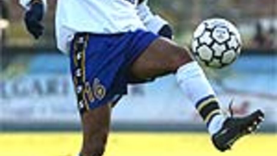 Baixar salário inviabiliza Júnior