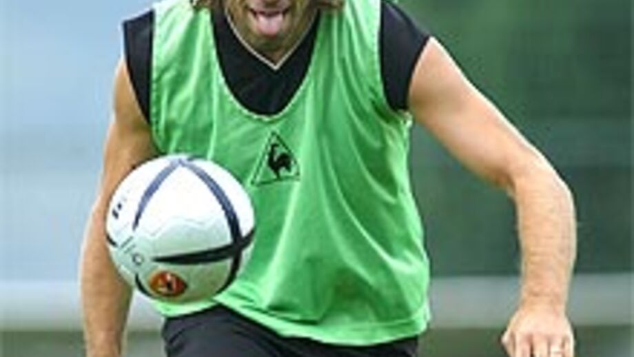 Avançado Romeu reforça ataque