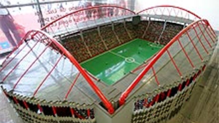 Vieira inaugura réplica do estádio em Lego