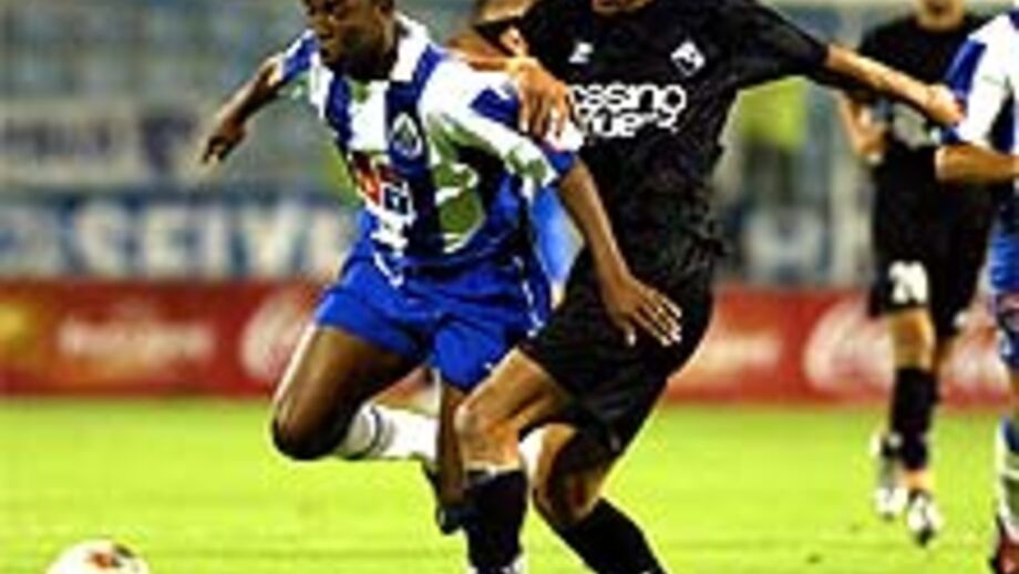 Académica frente ao FC Porto: Um central escapou ao buraco negro
