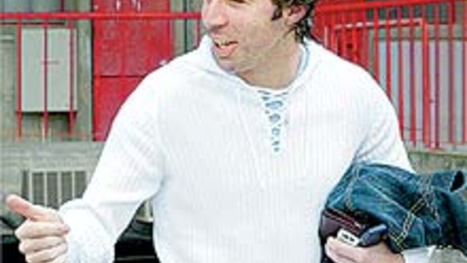 Carlitos parte optimista e sem mágoas