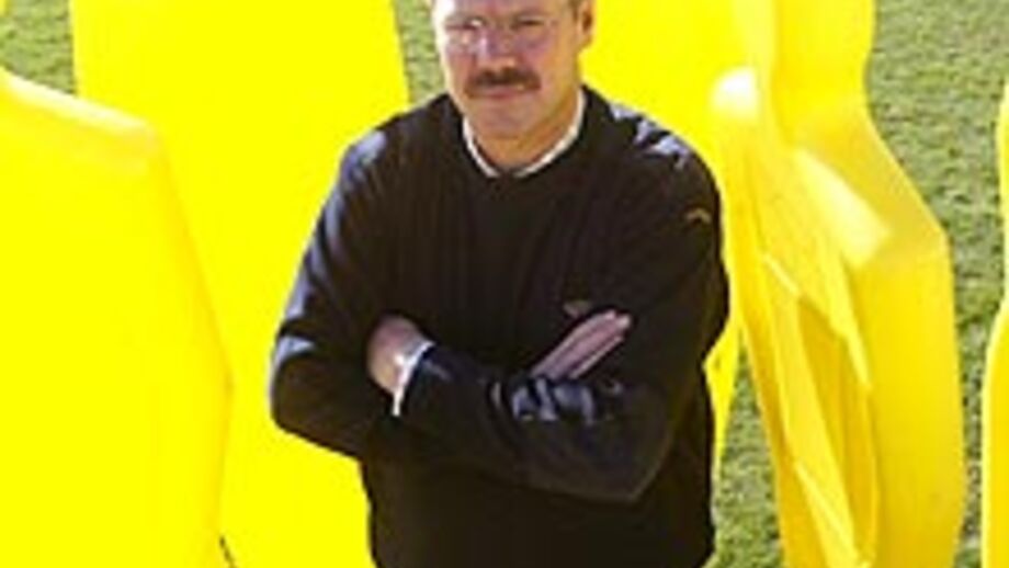 Álvaro Magalhães: «Estou cá para ajudar o treinador que vier»
