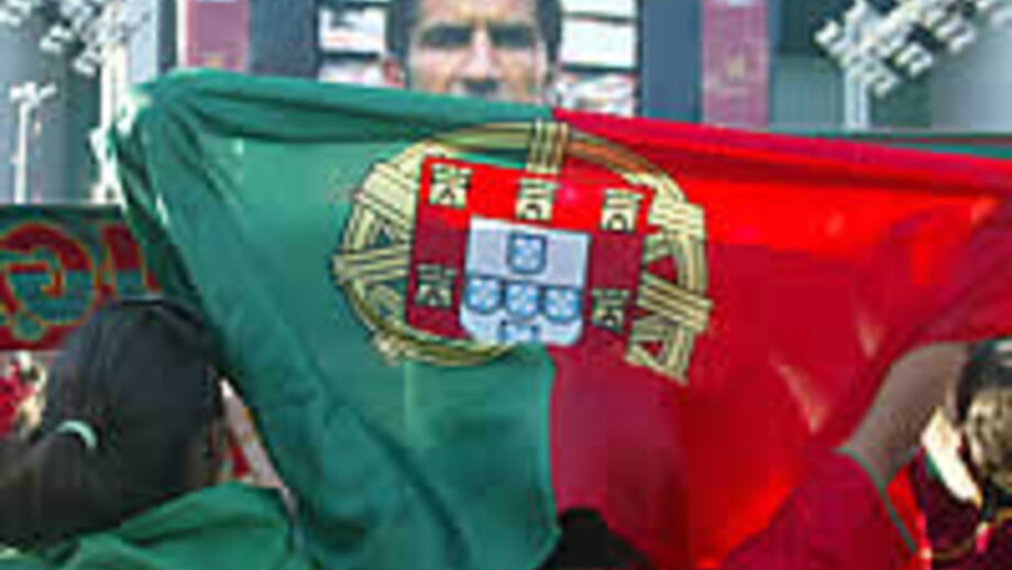 Bandeiras e buzinas à campeão