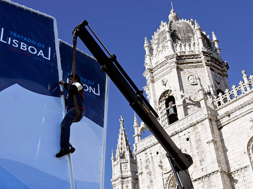 Sócrates assina Tratado de Lisboa