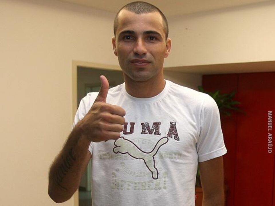 Alexandre é reforço para o meio-campo