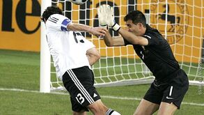PORTUGAL-ALEMANHA, 2-3 (Nuno Gomes 40', Postiga 87'; Schweinsteiger 22', Klose 26', Ballack 61')
