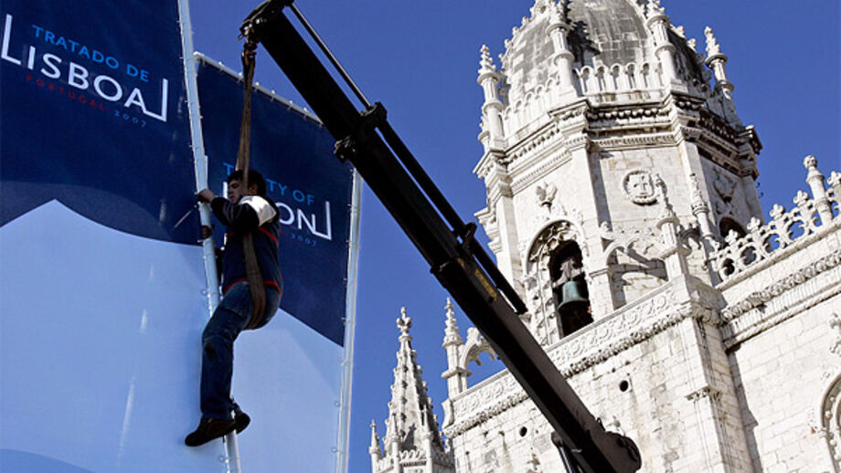 Sócrates assina Tratado de Lisboa