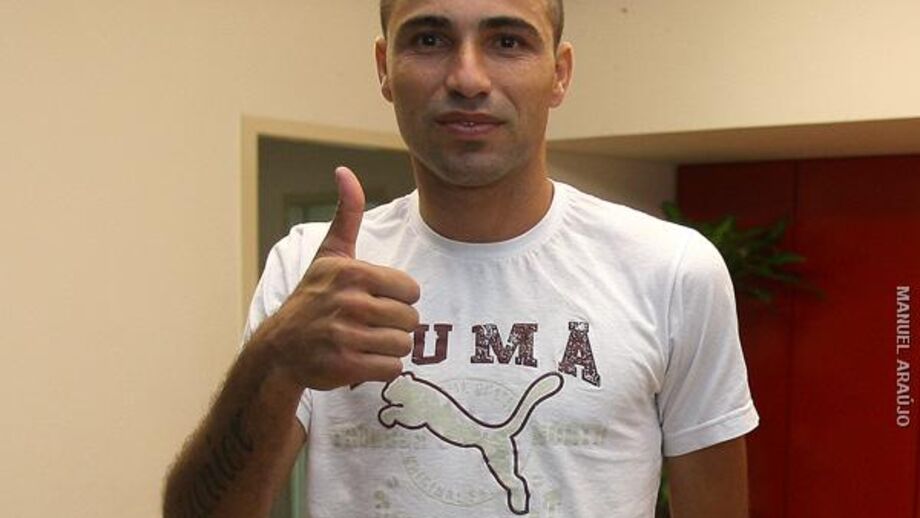 Alexandre é reforço para o meio-campo