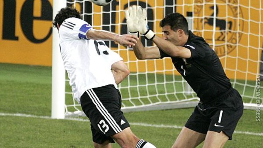 PORTUGAL-ALEMANHA, 2-3 (Nuno Gomes 40', Postiga 87'; Schweinsteiger 22', Klose 26', Ballack 61')