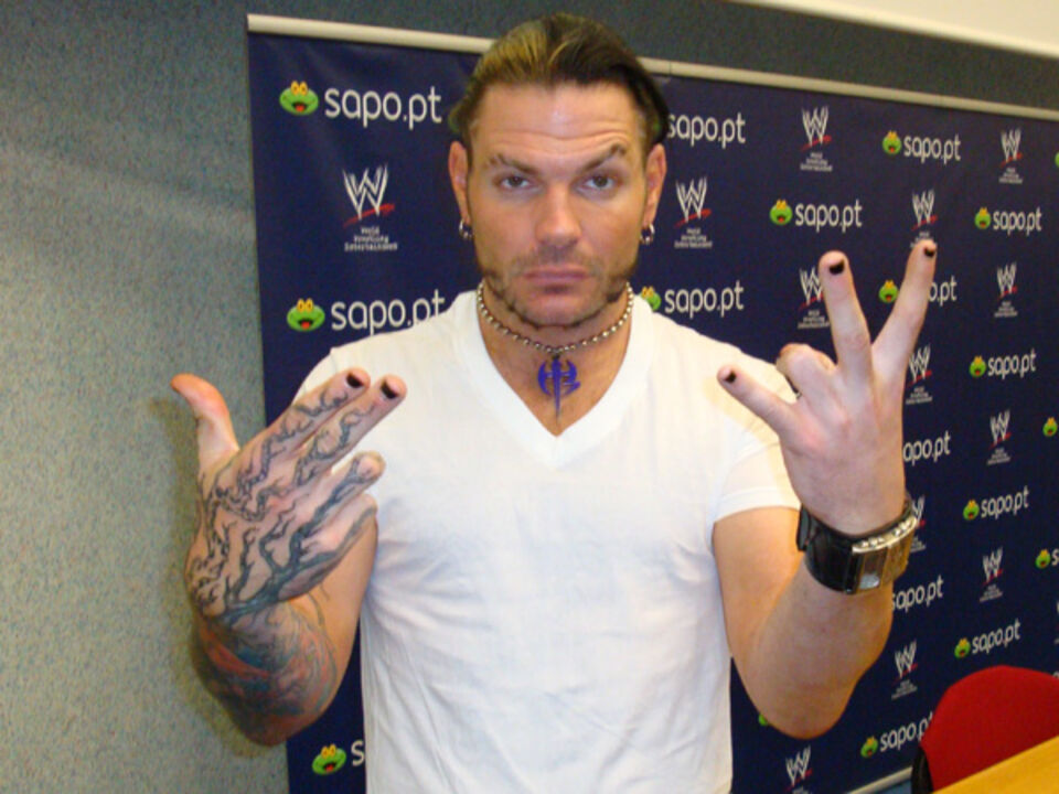 Jeff Hardy embriagado no aeroporto
