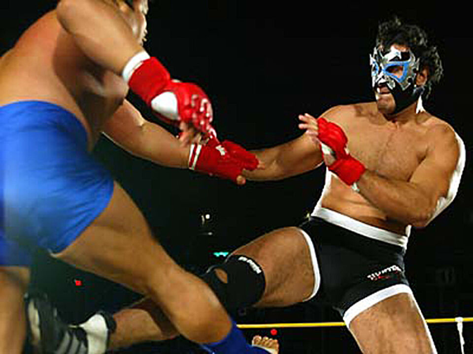 Há novela mexicana na WWE