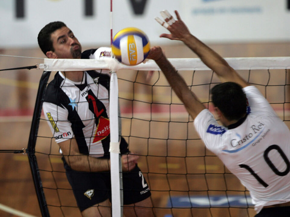 Tigres arrasam em Guimarães