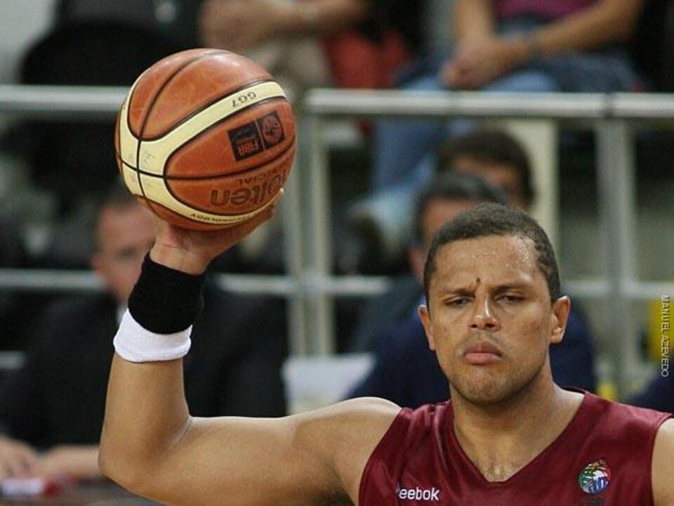 Élvis Évora reforça Benfica