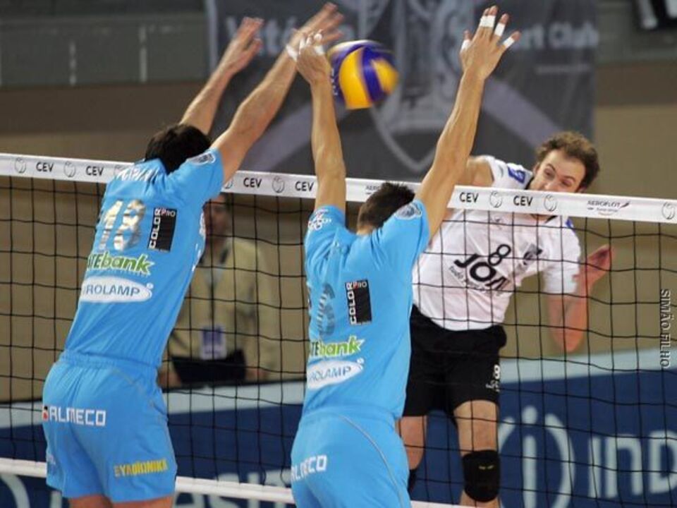 V. Guimarães na Grécia com apoio de Vieirinha