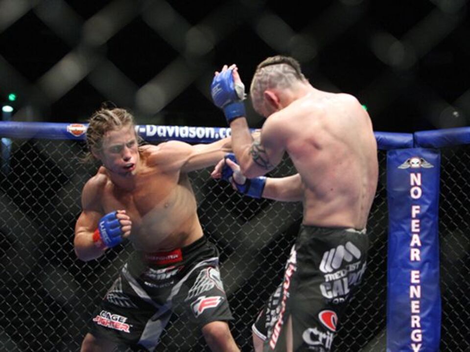 MMA chegam ao Record Online