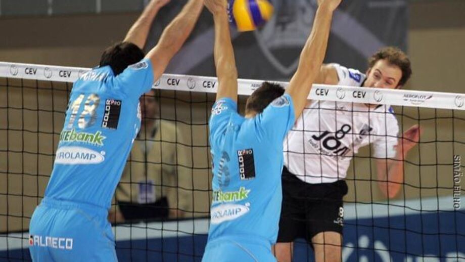 V. Guimarães na Grécia com apoio de Vieirinha