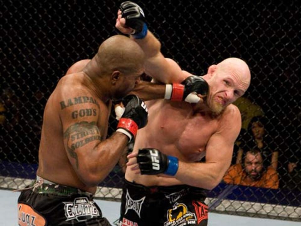 Quinton Jackson vence por decisão