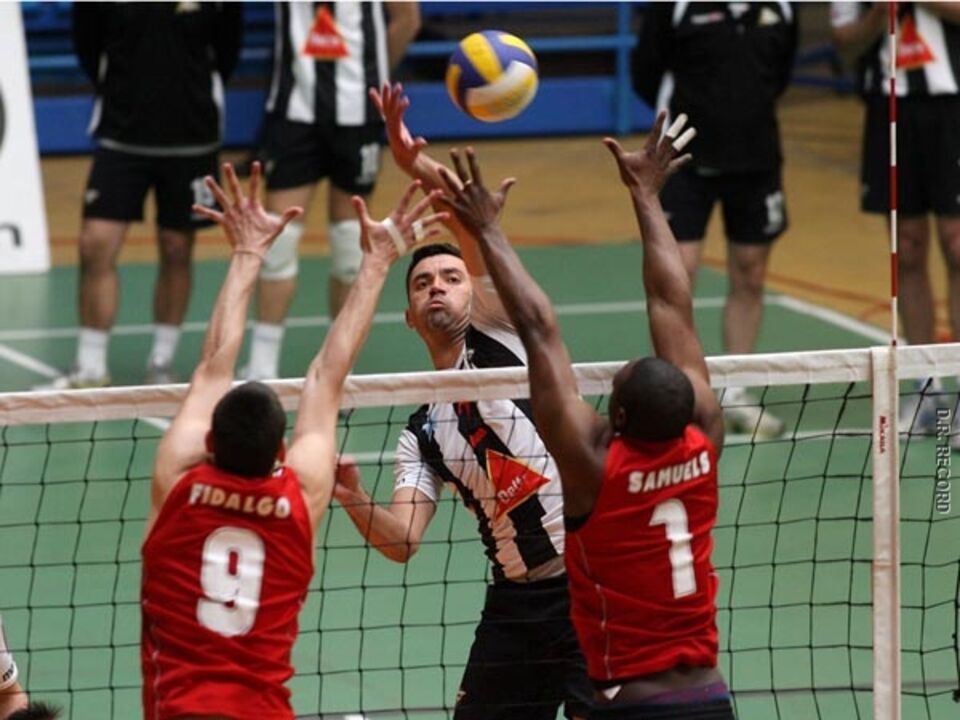 Benfica derrotado em Espinho