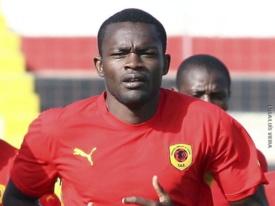 Mantorras deseja ajudar seleção angolana