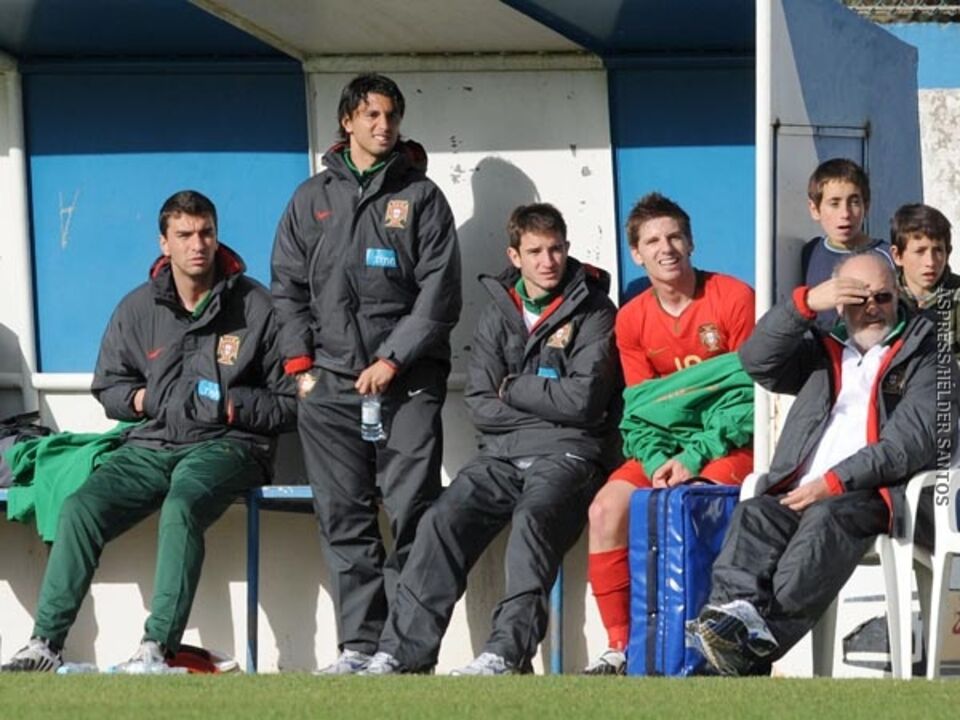 Pereirinha e Rui Pedro suspensos por Queiroz