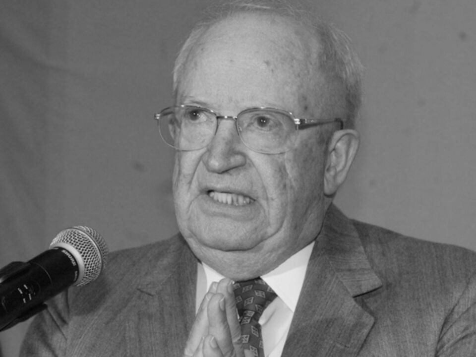 Morreu Alfredo Farinha