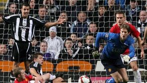 Frango acaba com recorde de Van der Sar