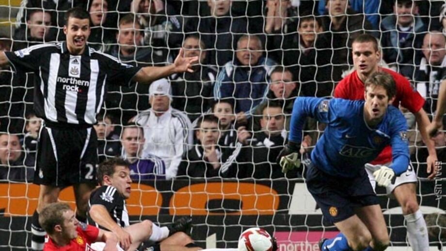Frango acaba com recorde de Van der Sar