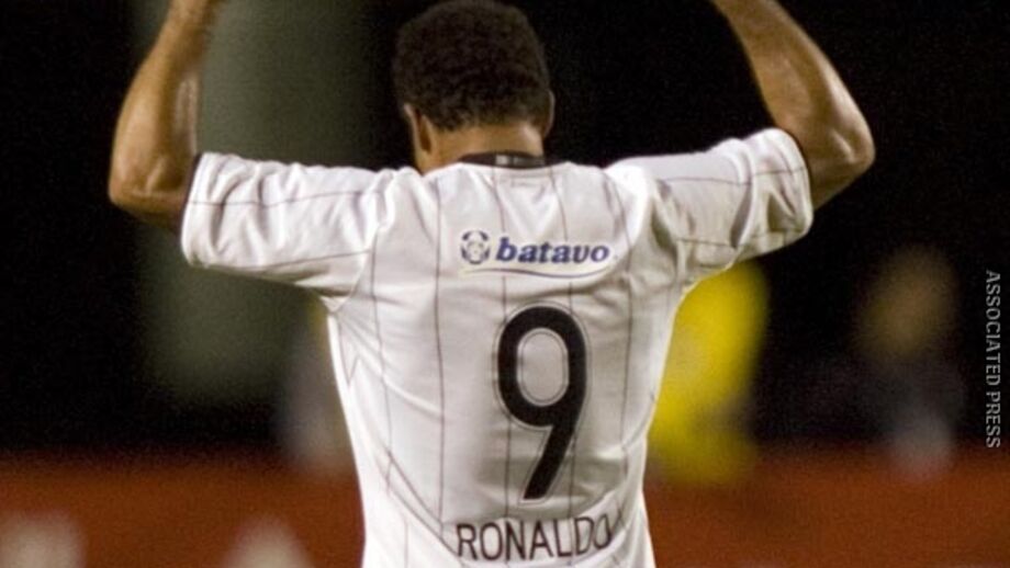 Bis de Ronaldo em exibição de 90'
