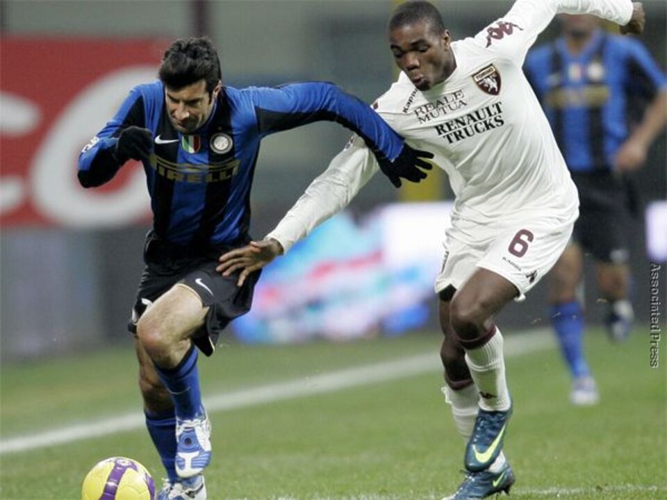 Figo ficou no Inter por Mourinho