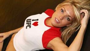 Natasha Wicks mostra-se ao mundo