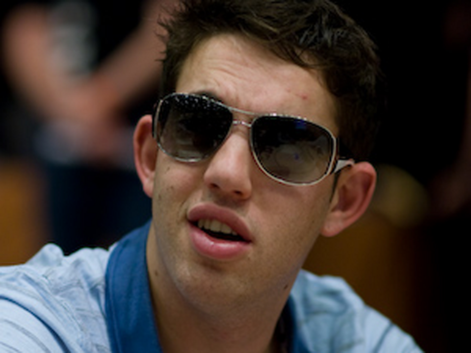 "FullFlush1" continua a destilar ódio