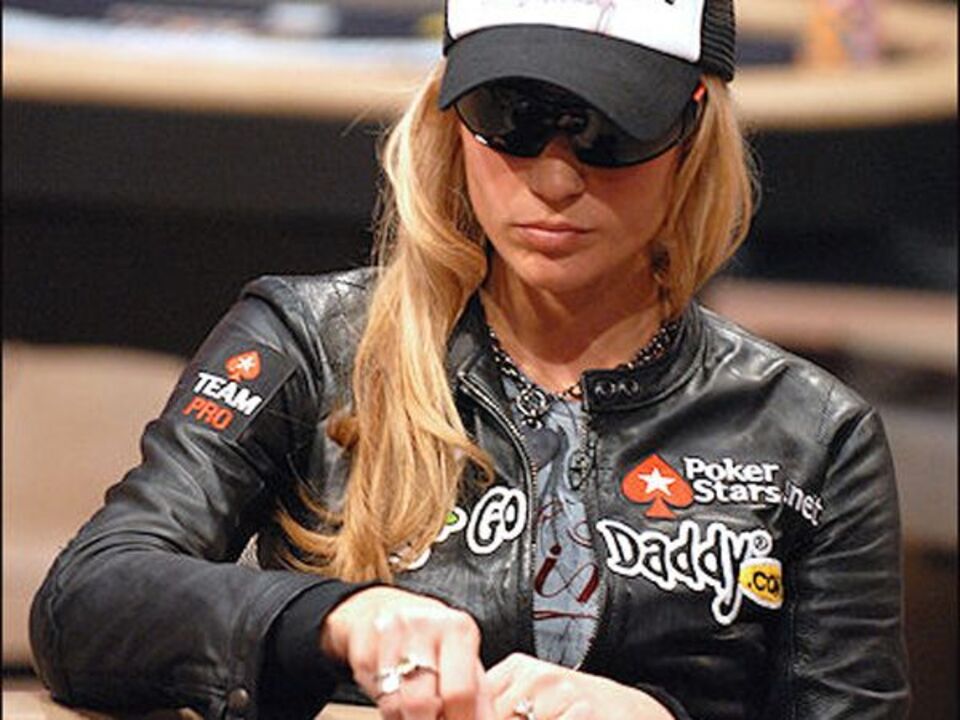 Vanessa Rousso: «Ganhei muito dinheiro mas tenho a cabeça no sítio»