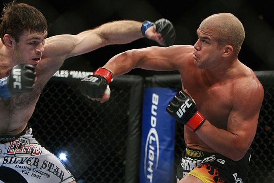 UFC 106: Forrest Griffin vinga derrota