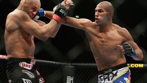 UFC 105: Couture vence mas não convence