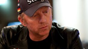 Boris Becker joga em casa